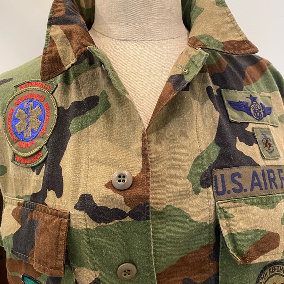 US Air Force Camouflage Mens Jacket w Patches / Woodland Camo / Size Medium - Picture 15 of 16